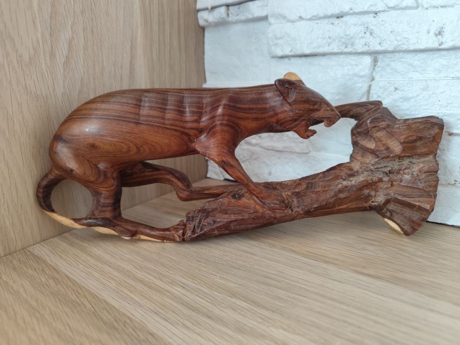 Rzeźba z drewna tygrys