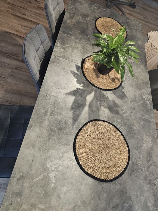 Stół duży na sprzedaż