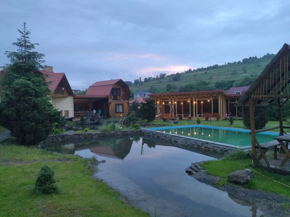 Будиночоки з басейном  та сауною