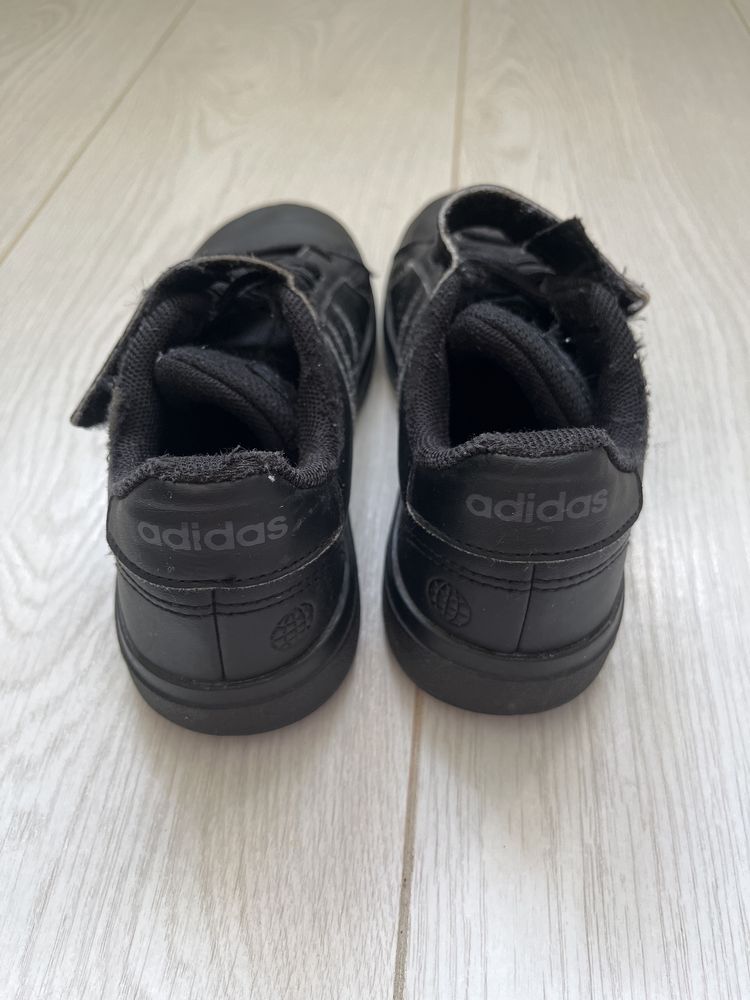 Кросівки adidas для хлопчика 30 р 18.5 см