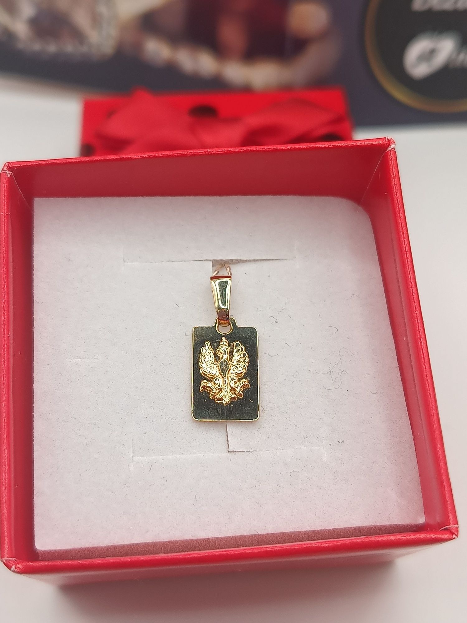 Piękna delikatna złota zawieszka blaszka z orzełkiem żółte złoto pr585