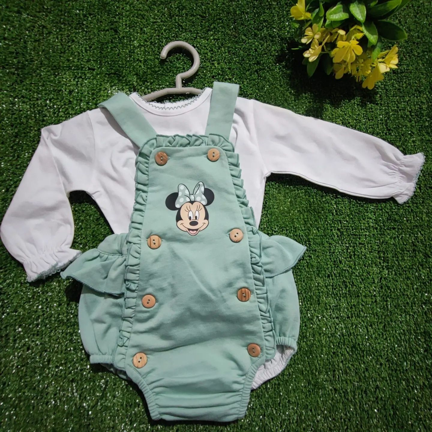 Fofo com camisola da Minnie