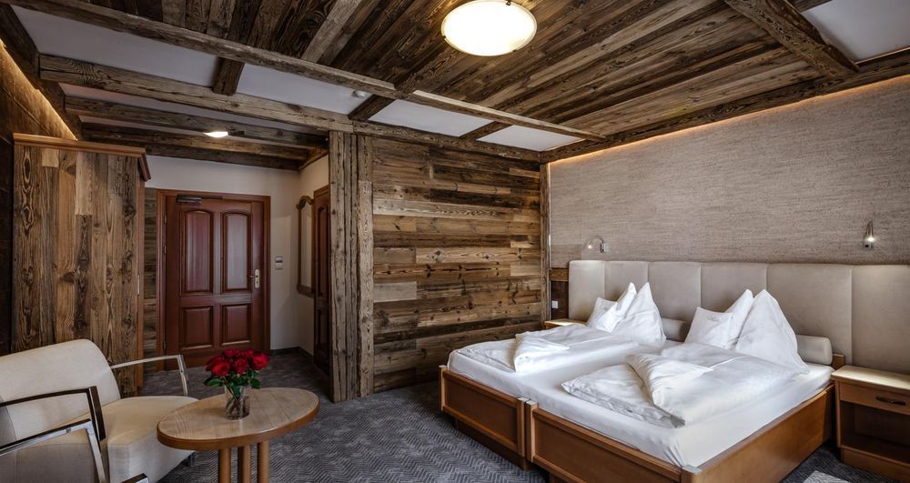 Stare Deski Na Ścianę stare drewno rustykalne meble półki wood