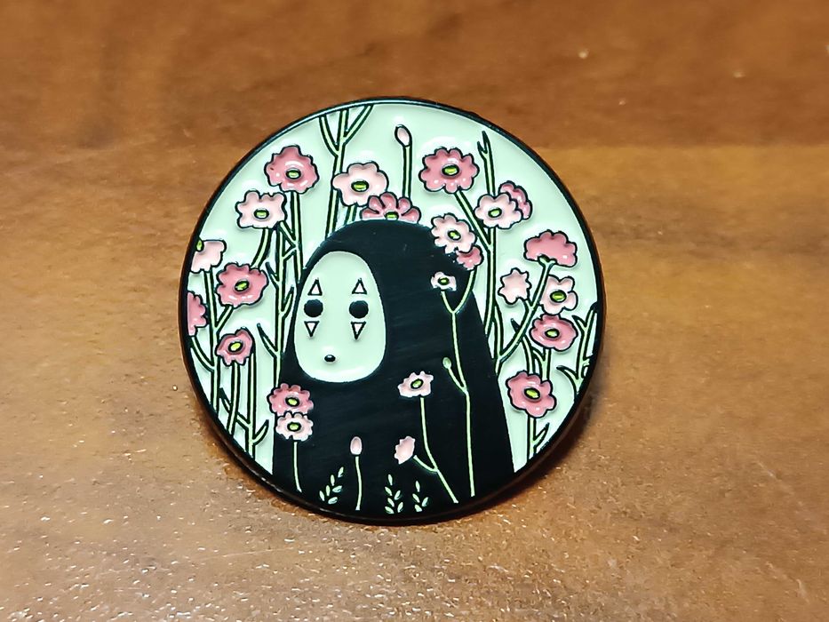 Przypinka, pin, do plecaka, na ubrania Spirited Away Noface