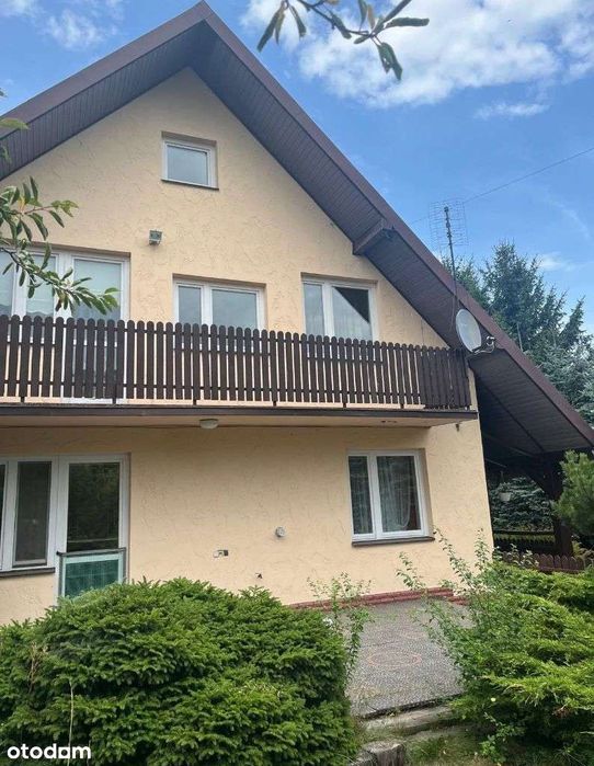 Dom jednorodzinny w spokojnej okolicy.