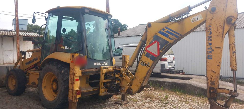 Retro-Escavadora KOMATSU WB 93R