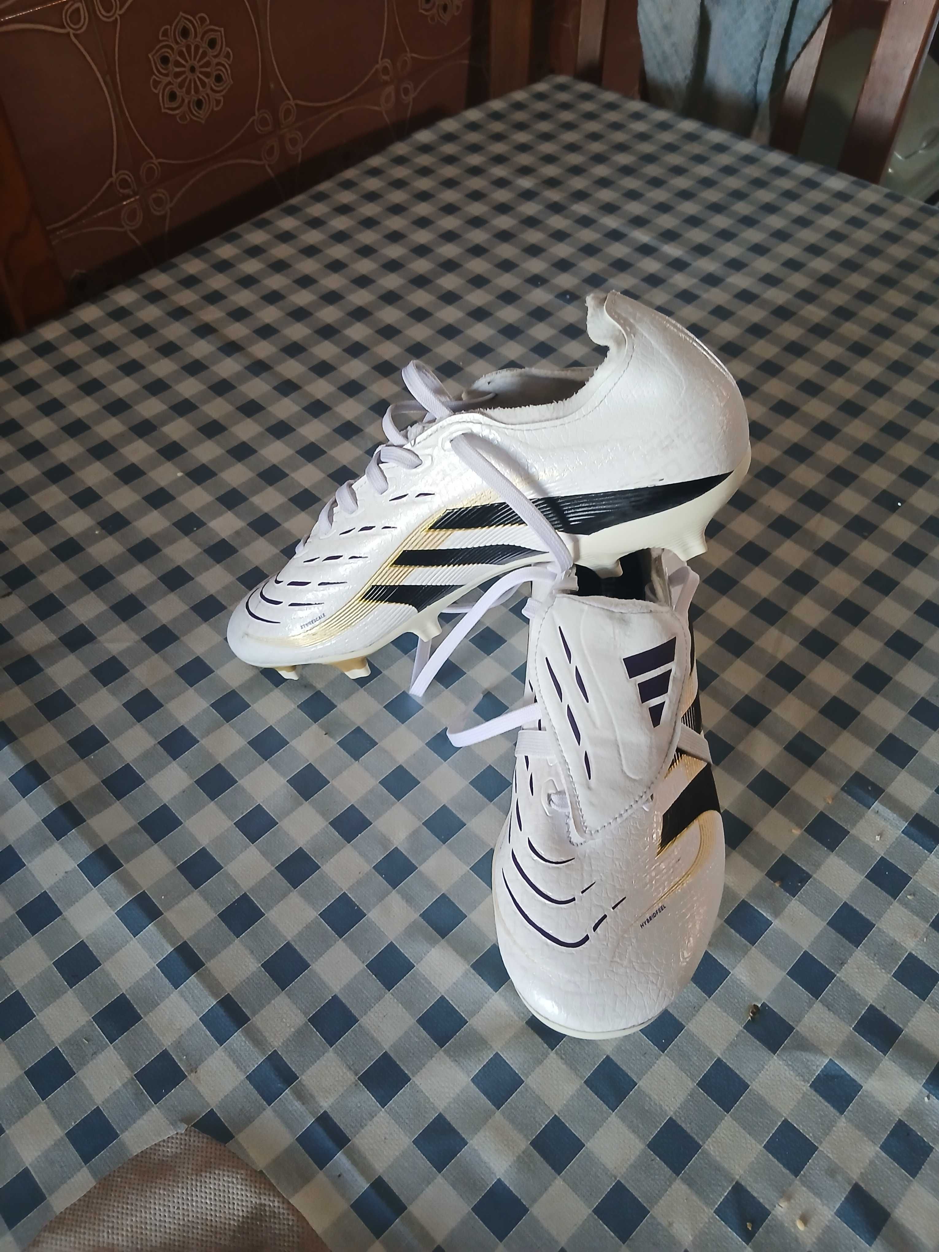 Chuteiras pretador 39 1/3 como novas