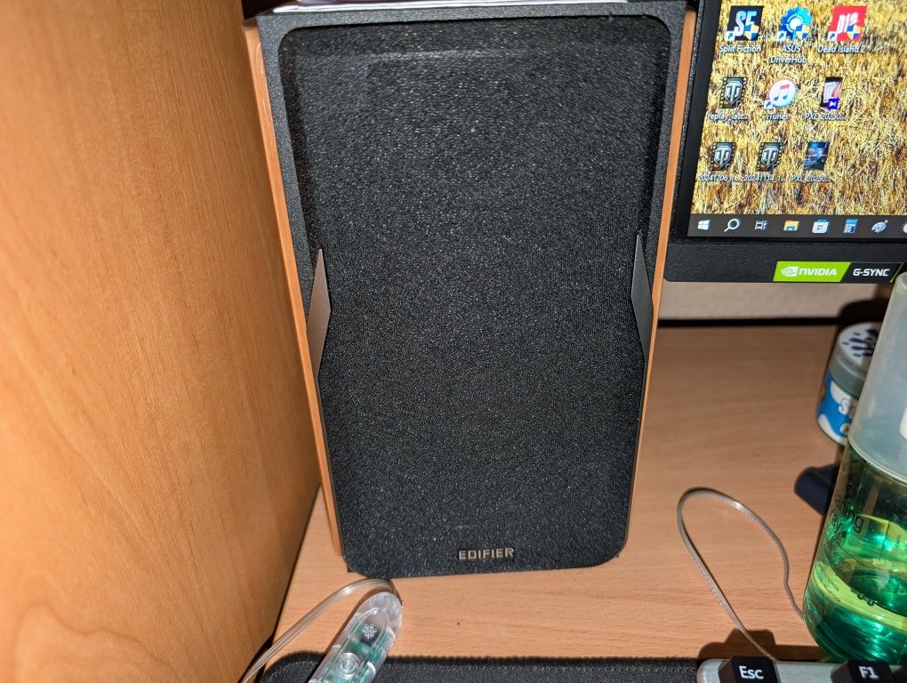 Edifier R1380DB.