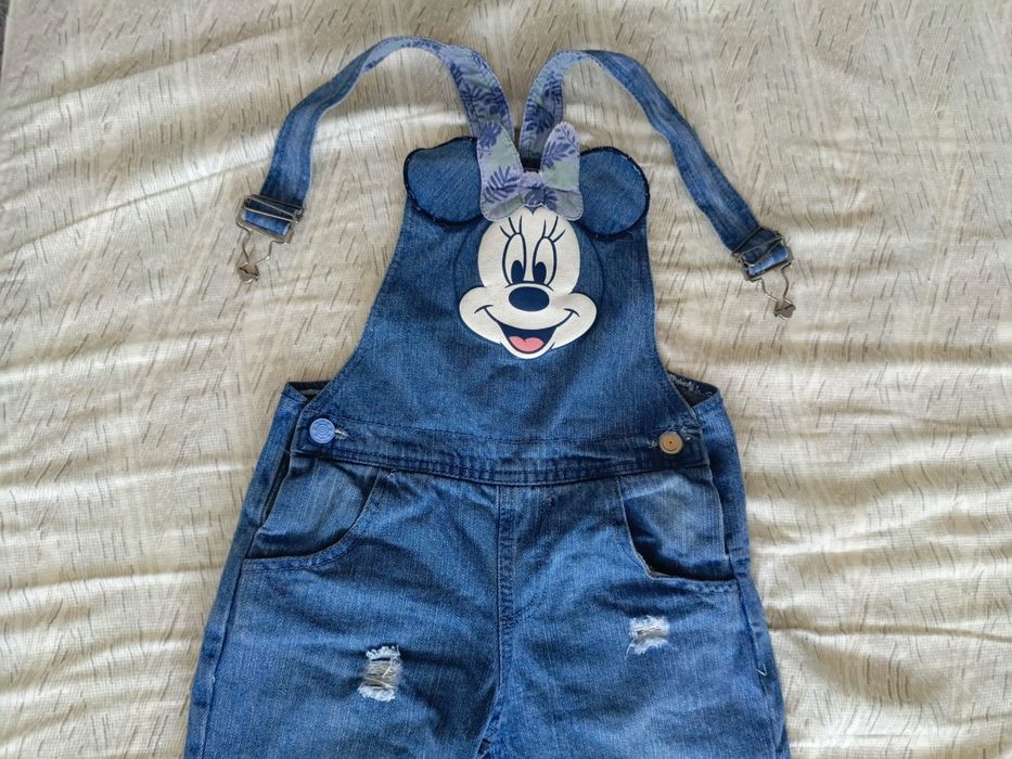 Spodnie ogrodniczki jeansowe z Minnie 122/128