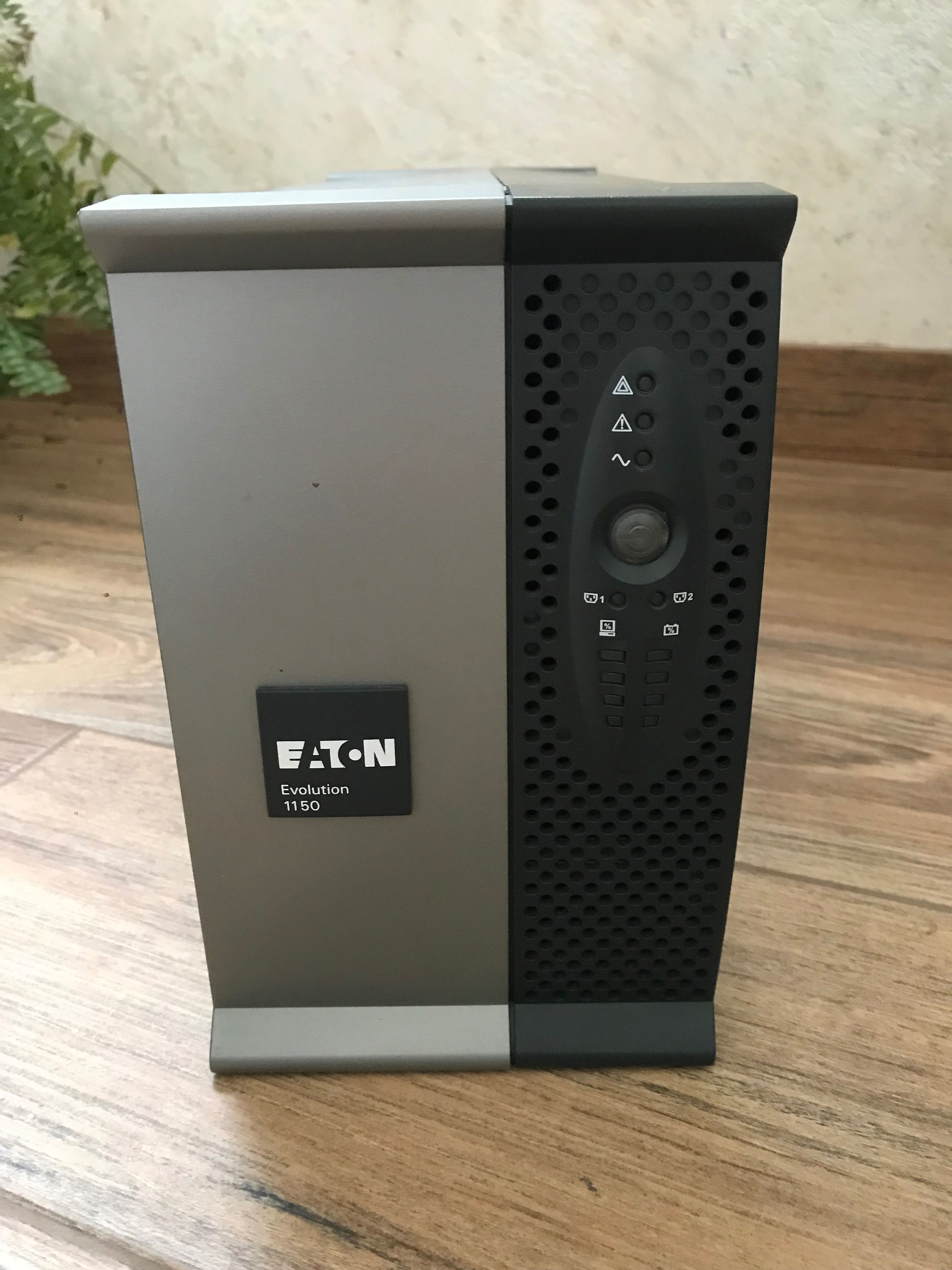 Eaton Evolution 1150 ББЖ ИБП UPS, чистый синус