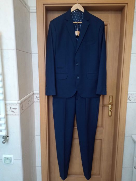 Garnitur męski Luvetti Mens Fashion Rico 50/176/90, ideał.