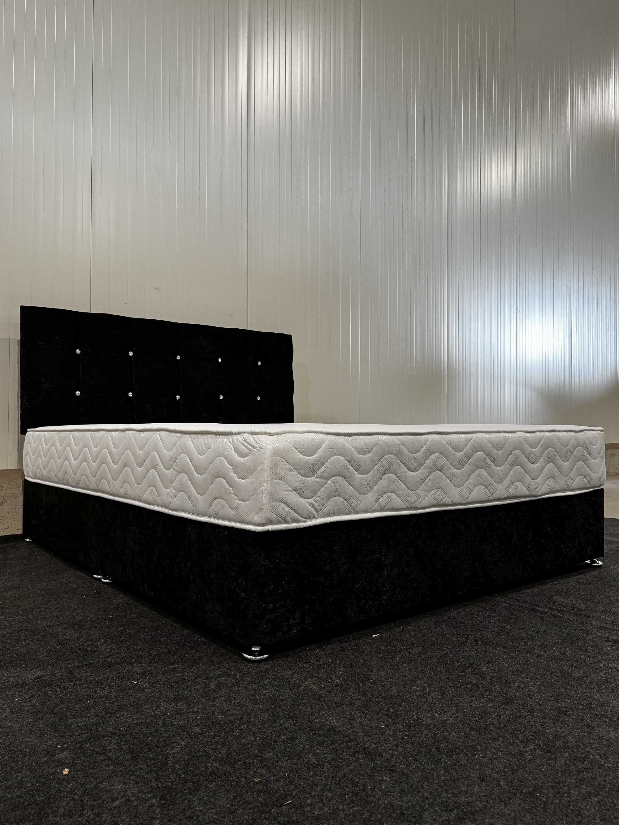 Łóżko w zestawie z materacem. Wymiary 160cmx200cm