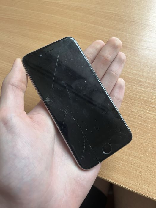 Apple Iphone 6 16 GB Space Gray в доброму стані