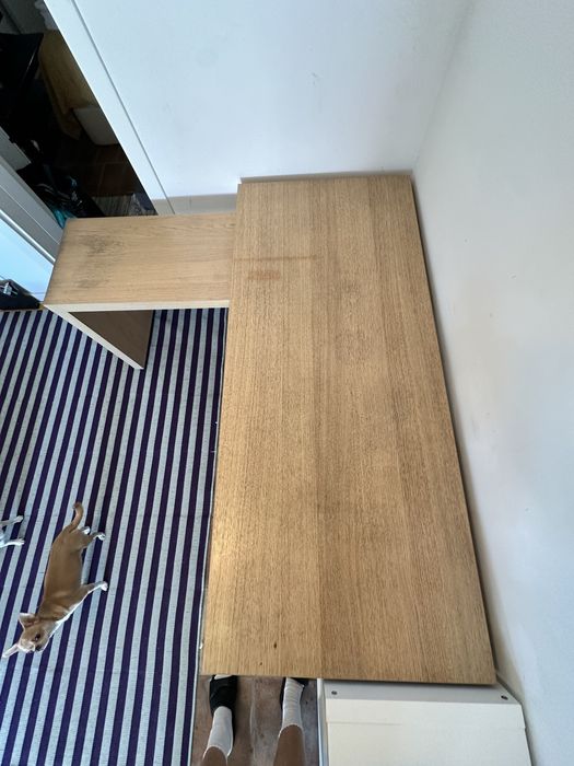 Mesa com armário deslizante