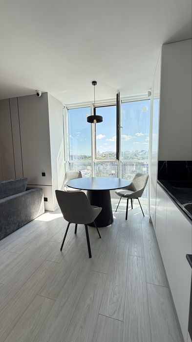 Продам 1 кім Подол Плаза вид на Андріївську церкву