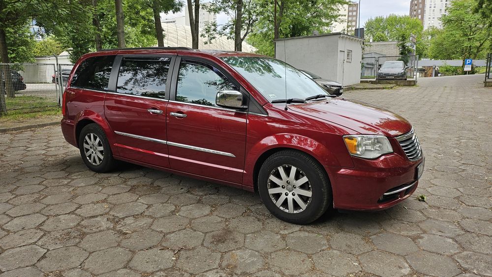 Chrysler town and country 2012