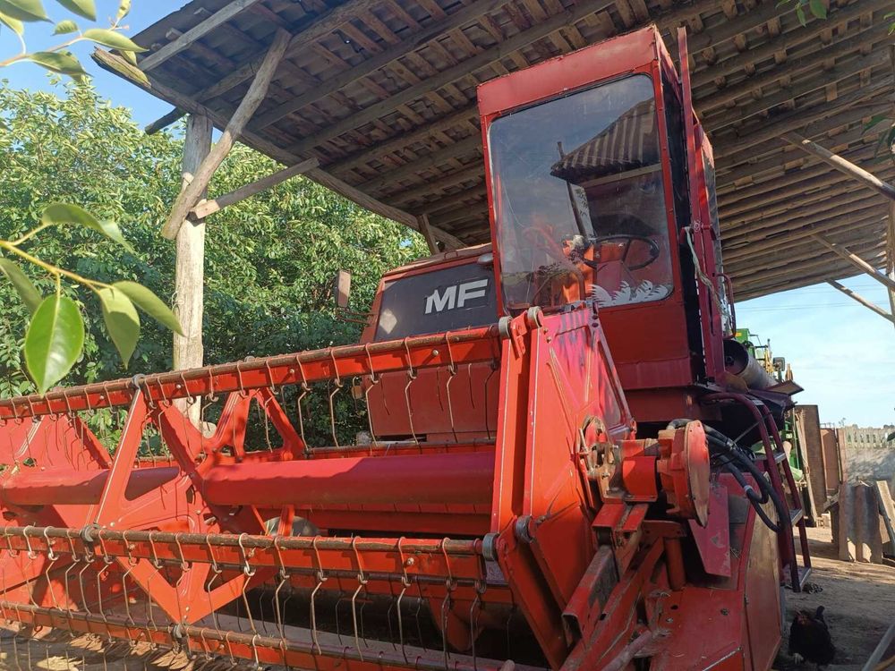 Продется комбайн  Massey Ferguson 440