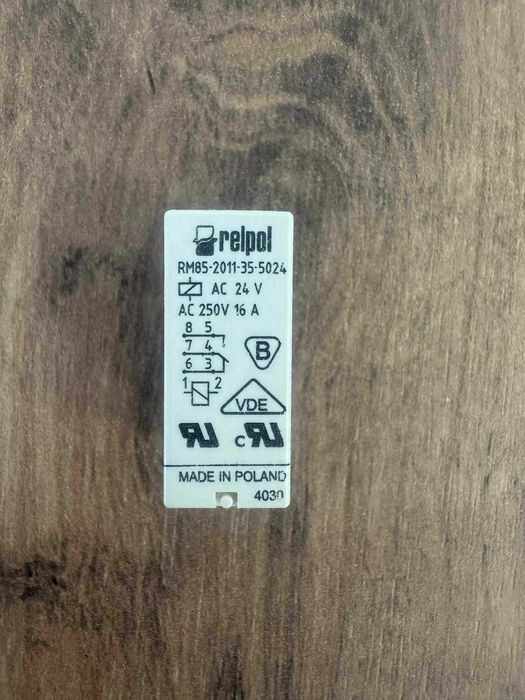 Przekaźnik RM85-2011