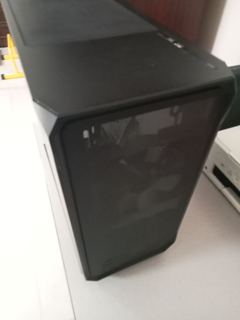 Caixa PC Fractal Design Focus 2 + fonte de alimentação 550w MSI MAG