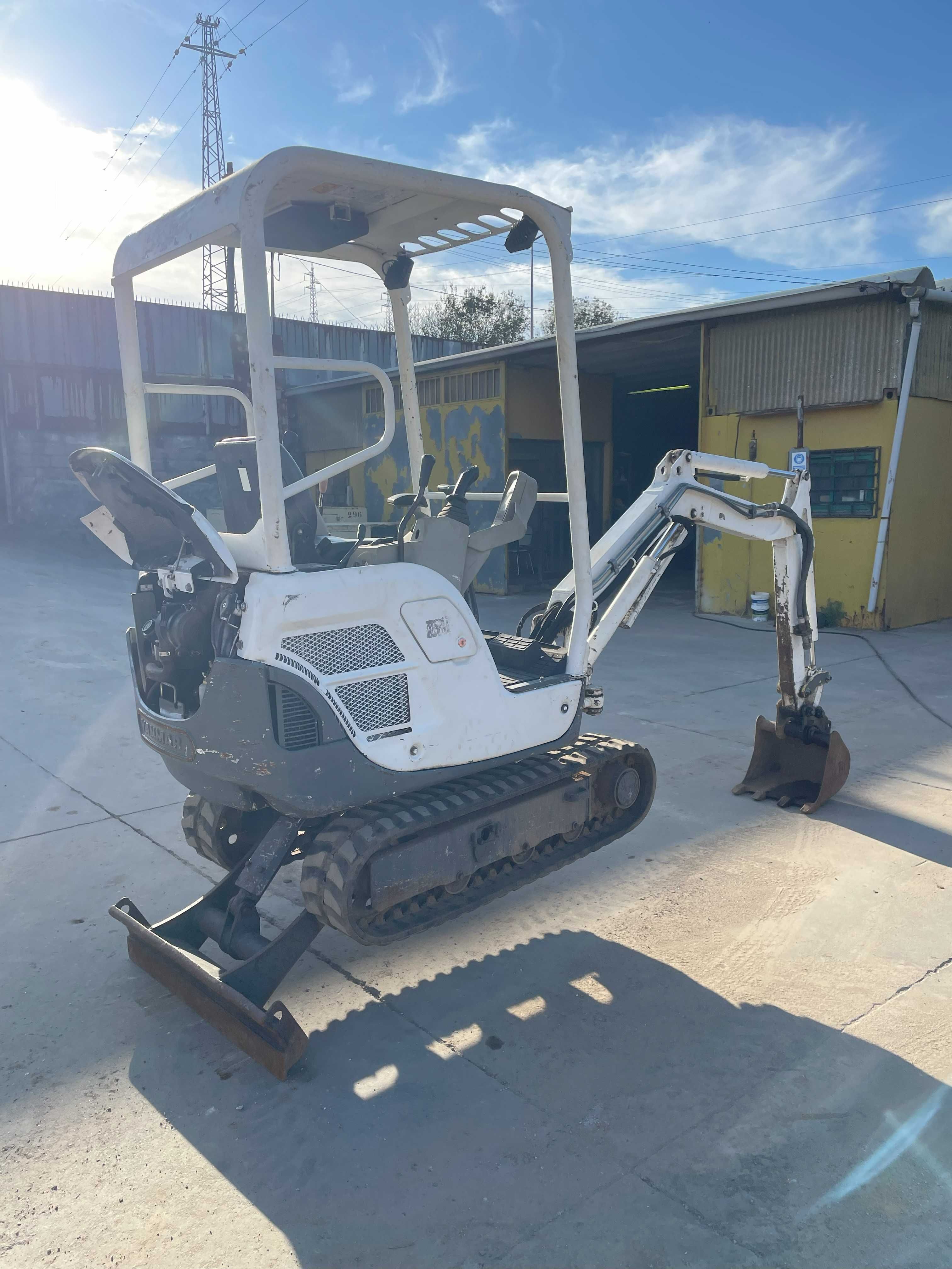 Mini giratoria - escavadora Yanmar SV16