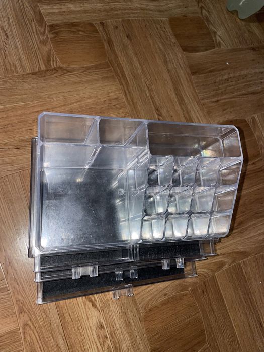 Органайзер–стойка для косметики