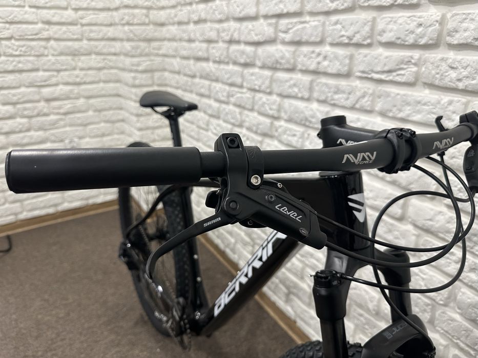 Karbonowy Rower górski Berria Bravo