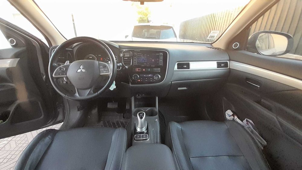 Mitsubishi Outlander P-HEV 2.0 Instyle Navi 4X4, Cx. A., 203 CV