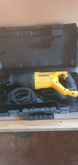 Шабельна пила Dewalt
