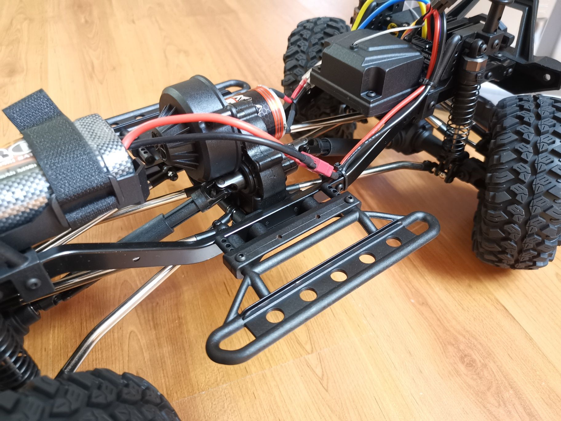 Carro telecomandado RC Jipe Rubicon Rock Crawler RGT 86100 V2 1:10 4x4