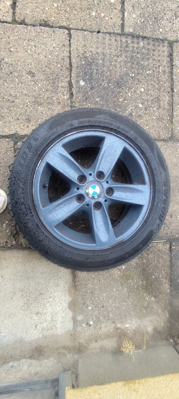 Kola bmw alusie 16 z nowymi oponami