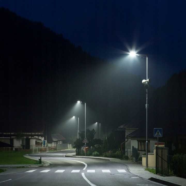 "Ultra Jasna Lampa Solarna 1200W: Oświetl Ulicę"