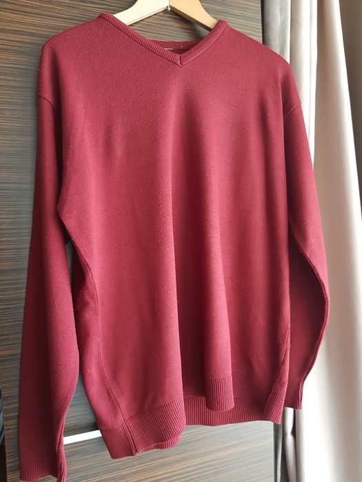 Bordowy sweter z dekoltem w tzw.serek, rozm. L