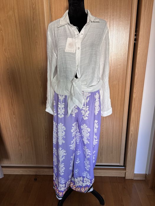 Calças Pantalonas padrao tons lilás e branco (novas)