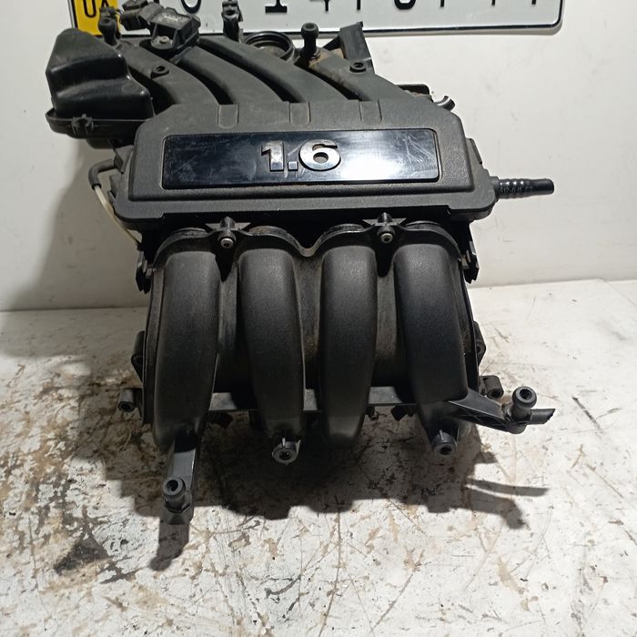 Колектор впускний 1.6 MPI Skoda Octavia A5 Golf 5 06A133203 VAG