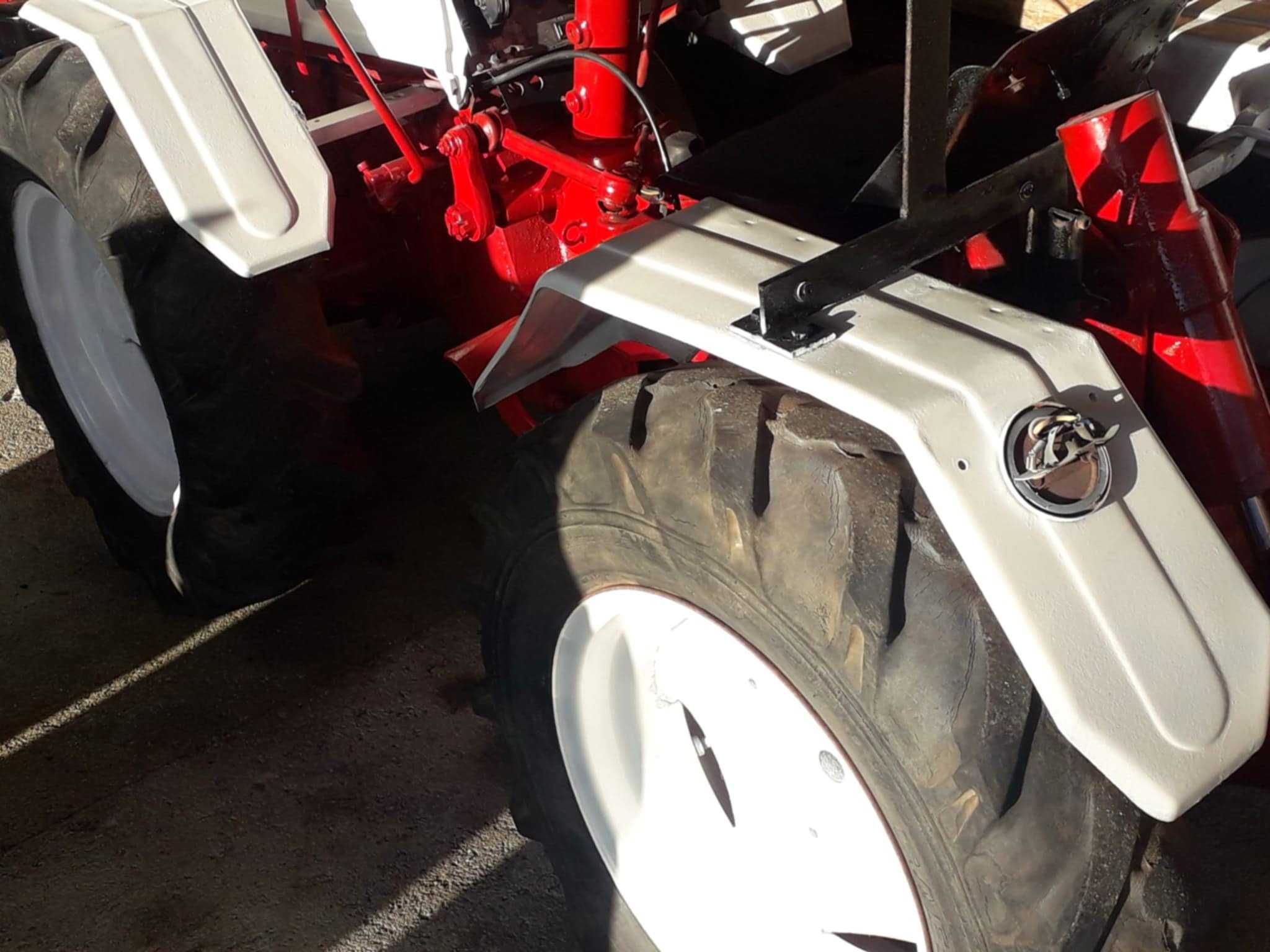 trator PASQUALI 956 603 em bom funcionamento 4x4 com alfaias