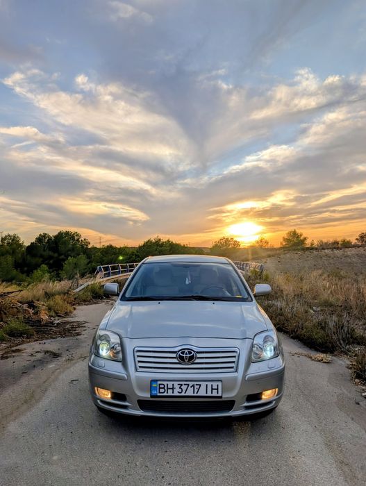 Продам машинуToyota Avensis