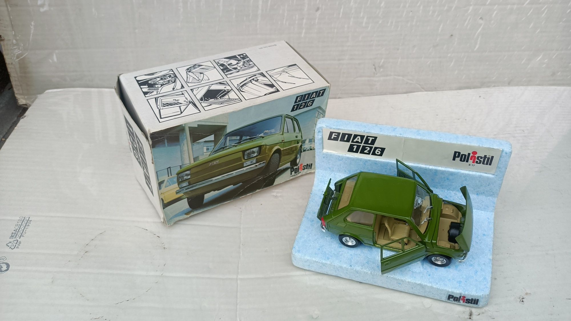 FIAT 126p Maluch Polistil 1:24 model kolekcjonerski stary 1:25 w skali