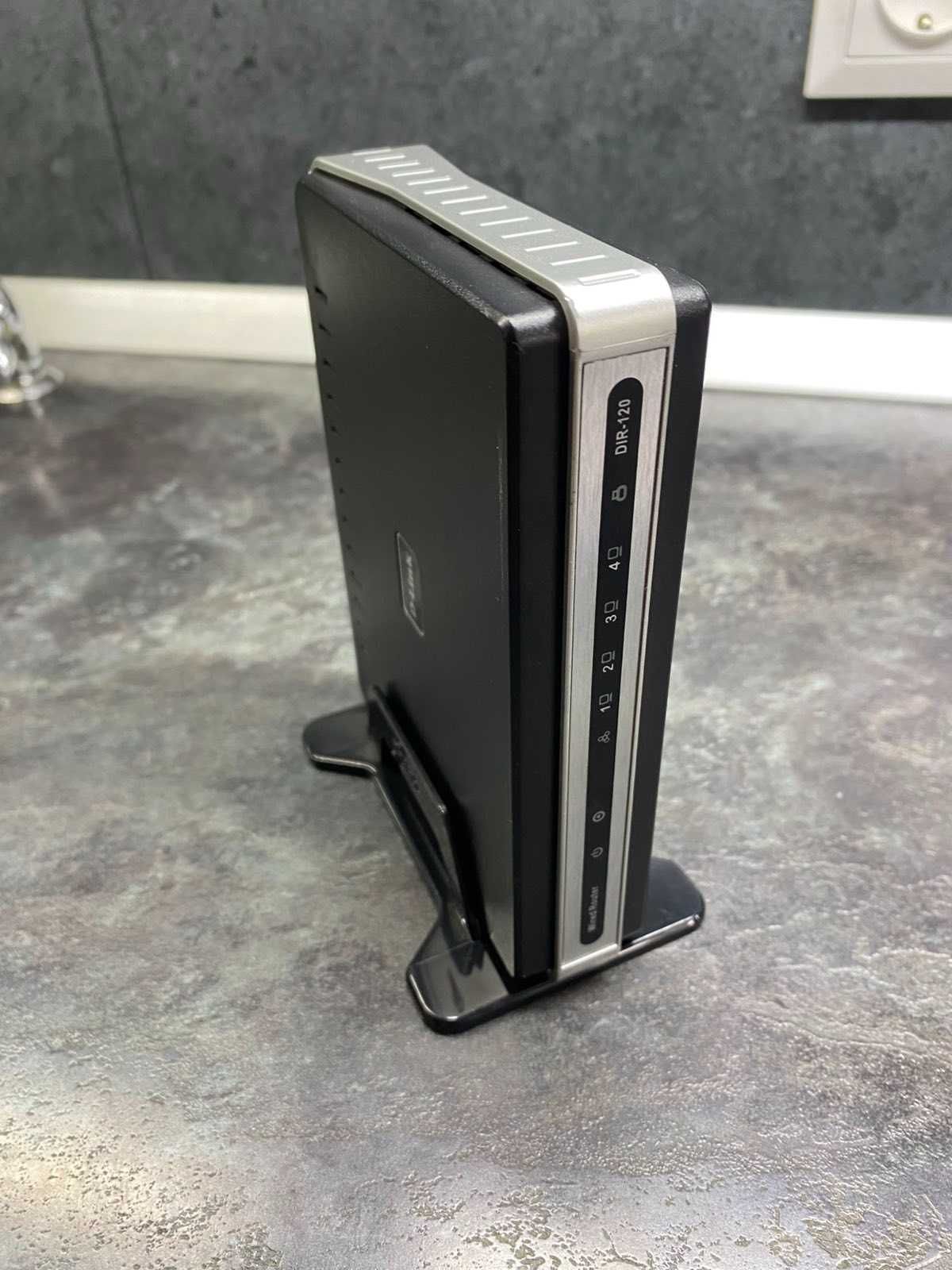 Роутер D-link DIR-120 (без Wi-Fi)