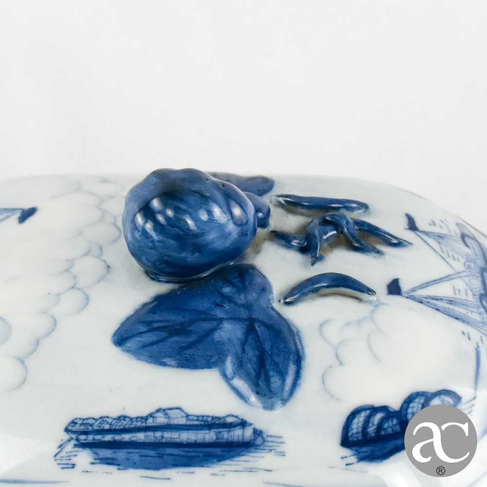 Terrina com apresentador em porcelana da China, pintada à mão