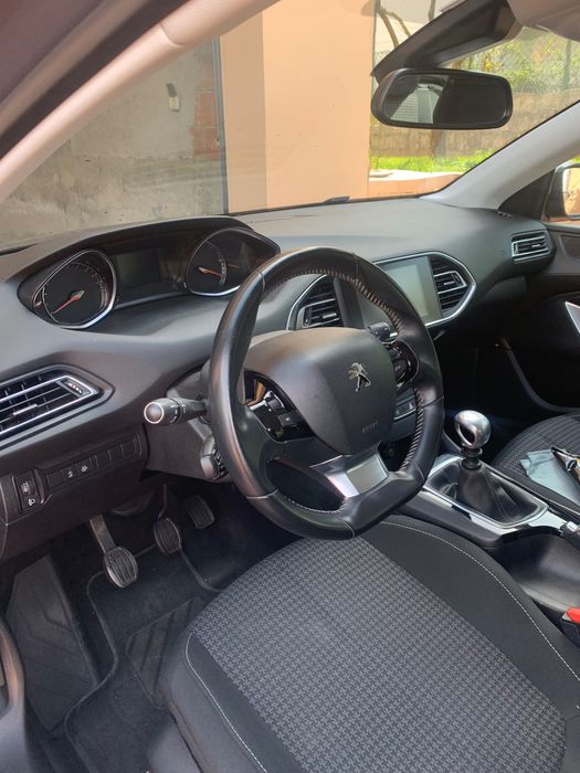 Peugeot 308 1.5 BlueHDi Business Line