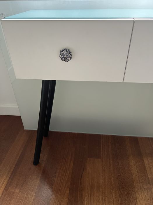 Komoda konsola szafka używana turkusowa biała szuflady