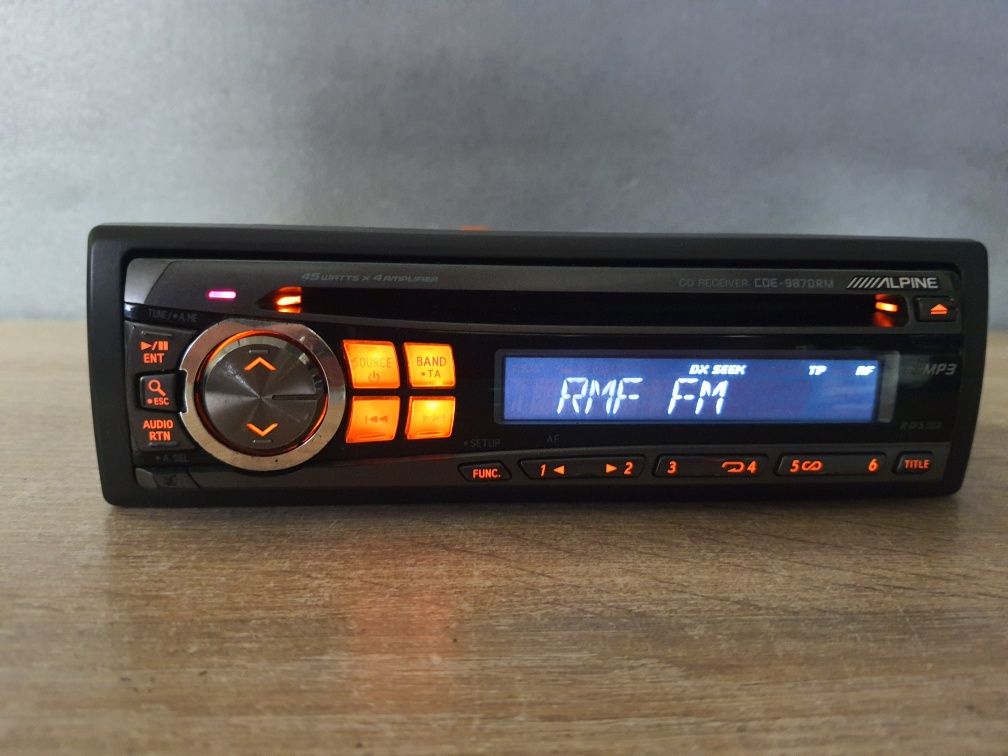Radio samochodowe ALPINE CD / Zadbane Klasyk 4x45W RCA / CDE-9870RM