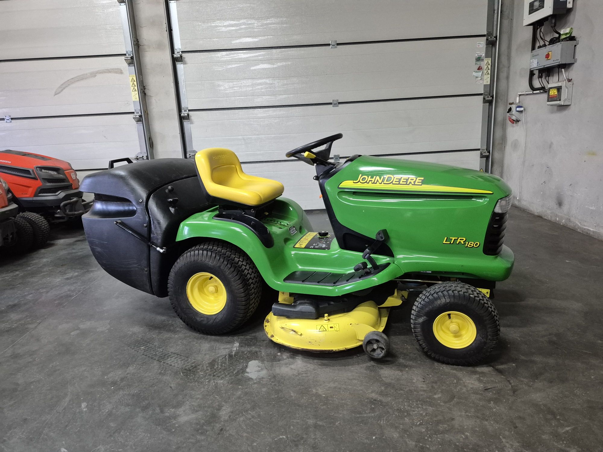 Kosiarka traktorek John Deere ltr 180 kawasaki dwa cylindry.