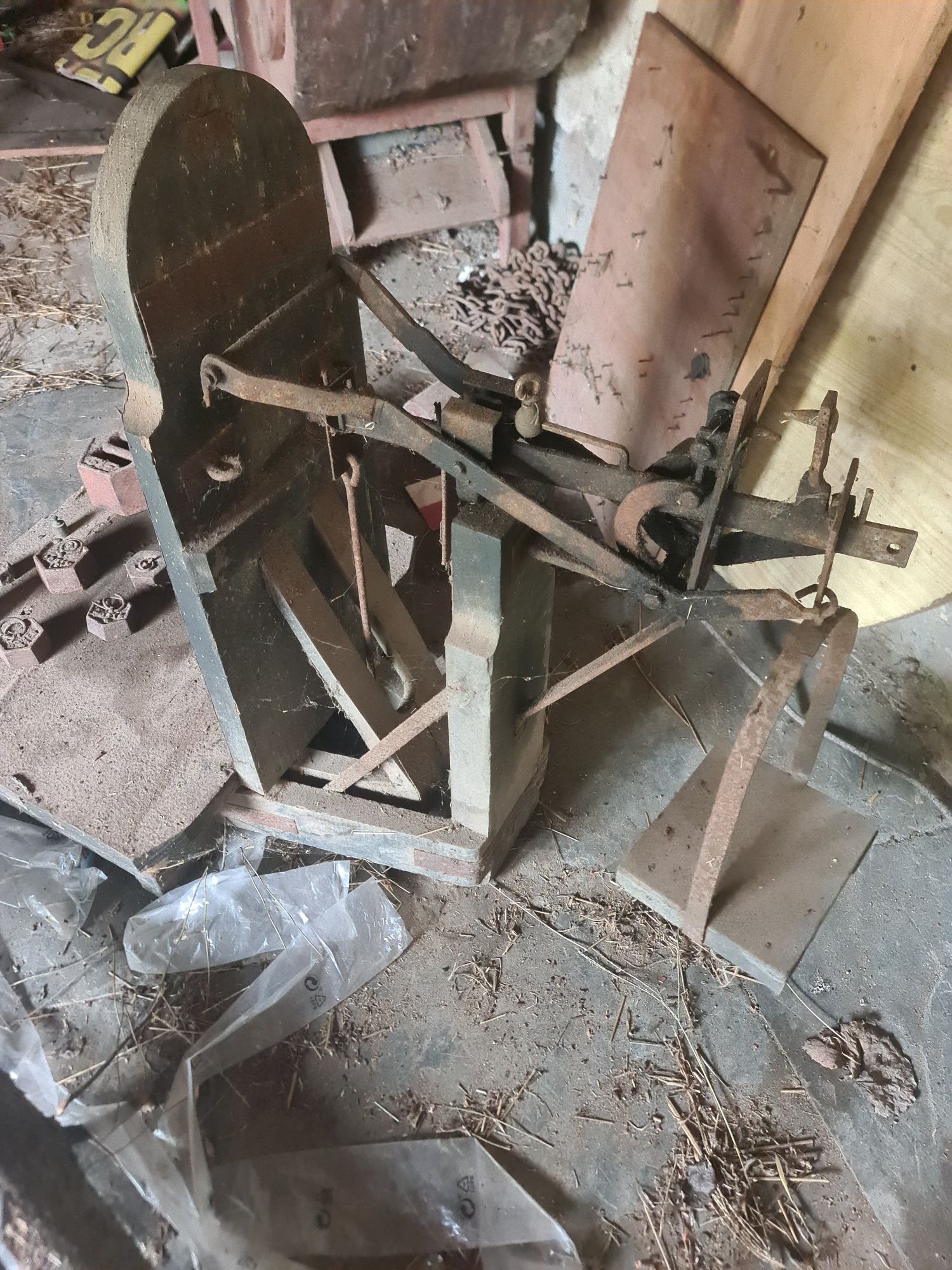 Balança antiga com pesos