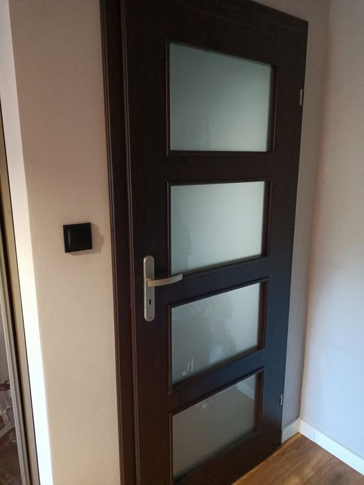 Drzwi wewnętrzne 70 Lewe z ościeżnicą oraz 70 Prawe łazienkowe bez osc