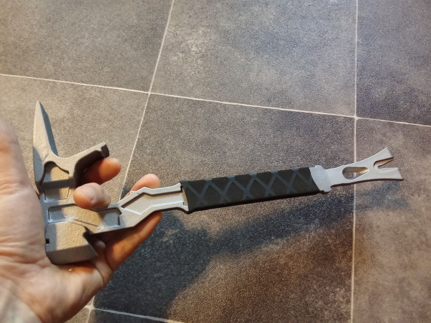 Młotek ciesielski wyburzeniowy wielofunkcyjny multitool full tang