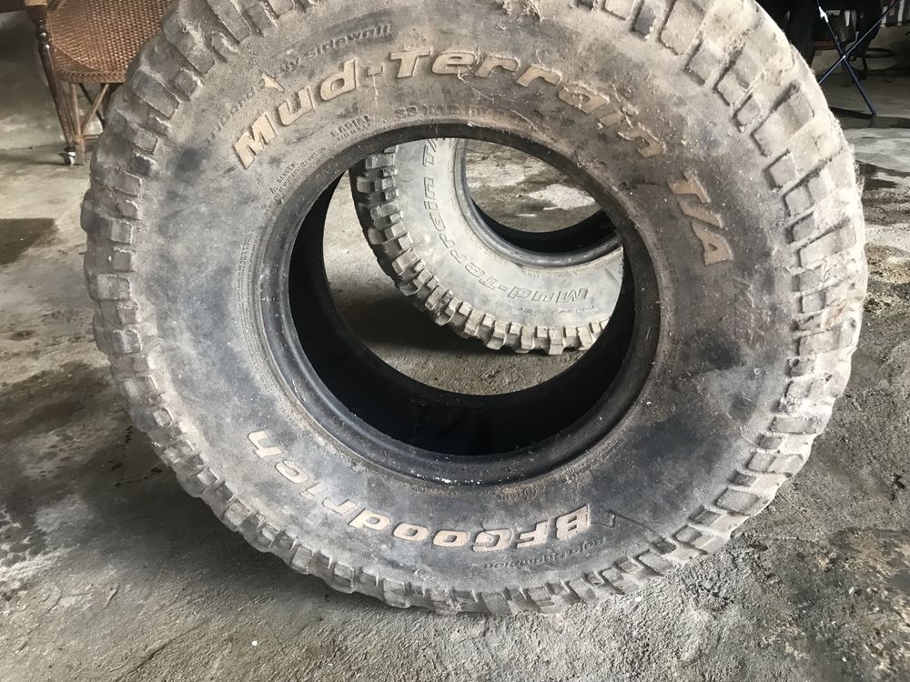Vendo pneus 33 12,5 R15