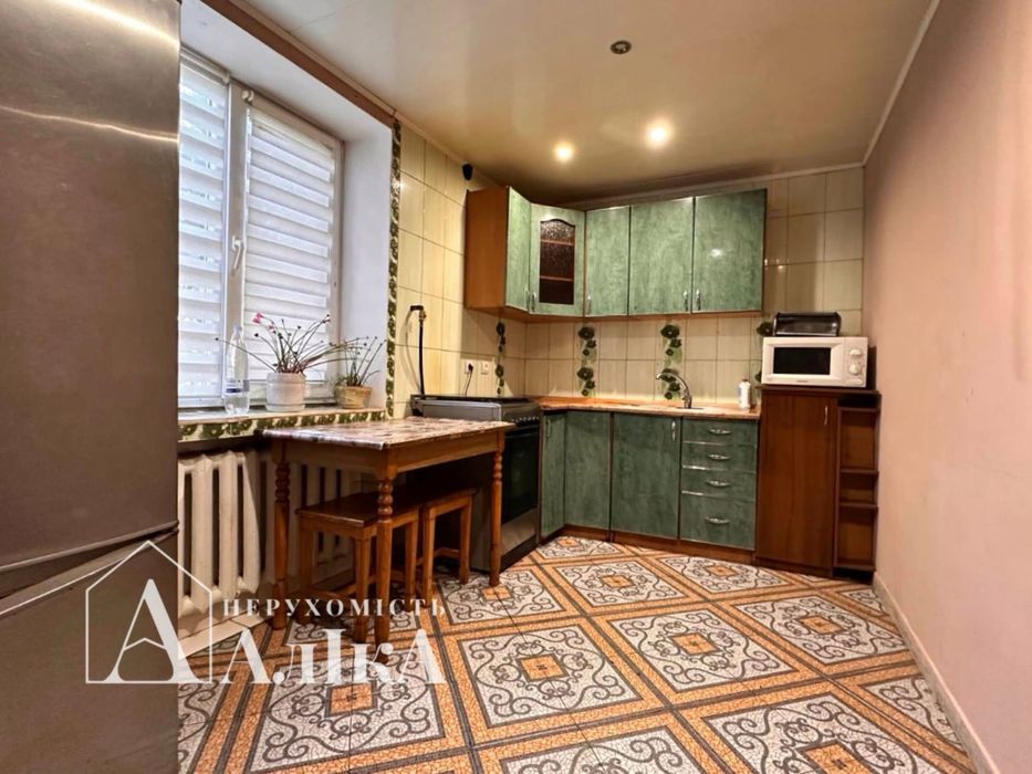 Продам частину будинку з власним двором