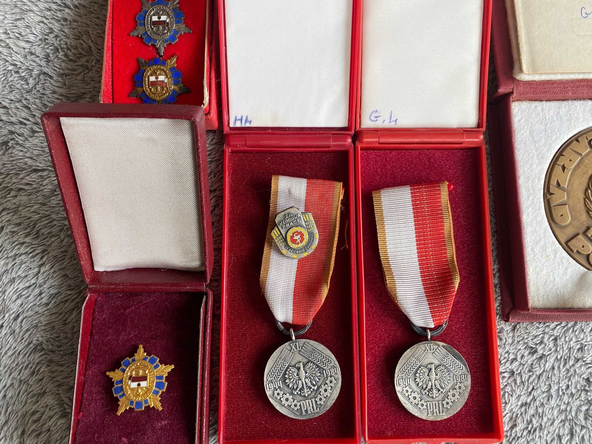 Medale odznaczenia krzyż PRL Polonia Restituta kolejarz służba zdrowia