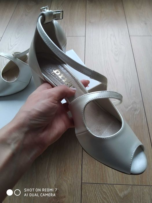 Perłowe buty ślubne marki Brilu r. 39 - stan bardzo dobry